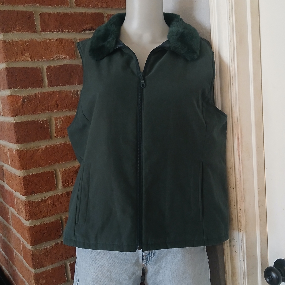 EP Pro Green Vest with Faux Fur Collar Zipper Closure, Pockets, Womens L. Gorp